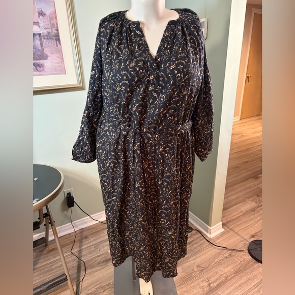 H&M Dresses & Skirts - 134. H&M Elegant Black and Gold Women's Dress